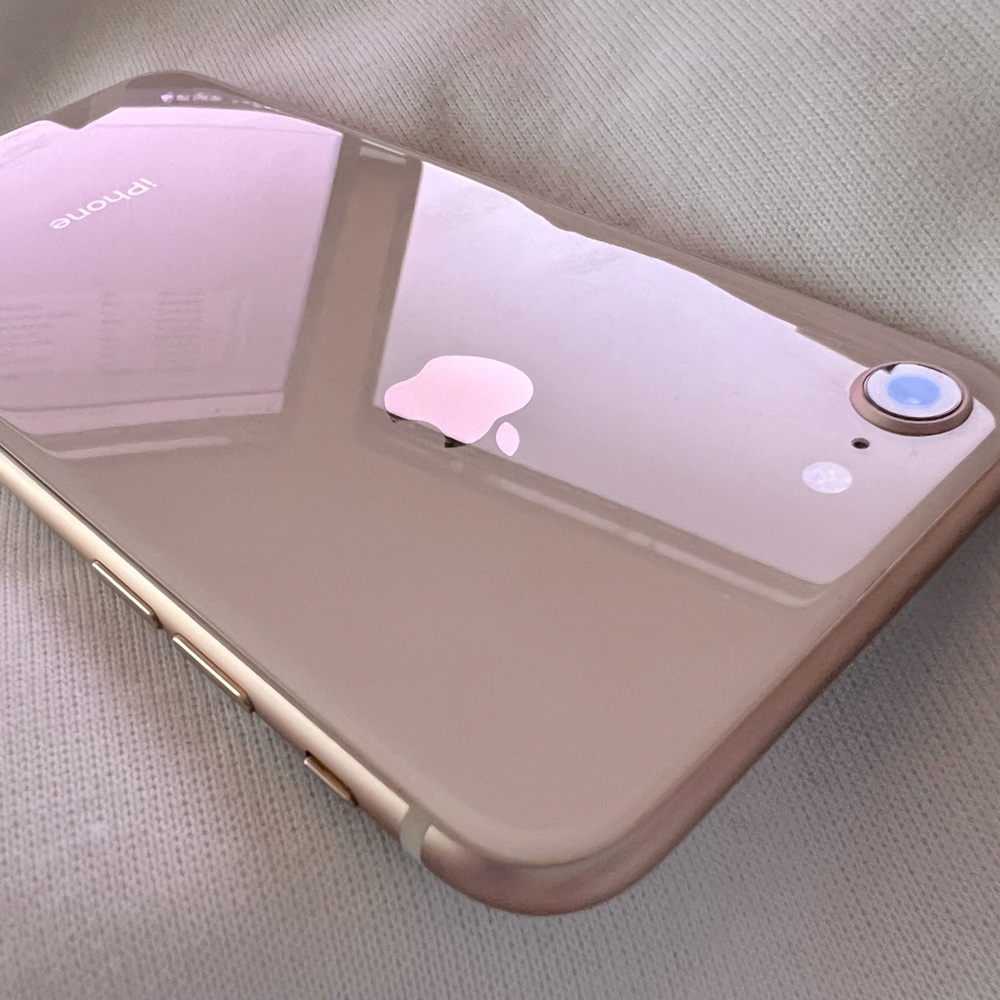 **SOLD** Rose Gold 64GB iPhone 8- UNLOCKED